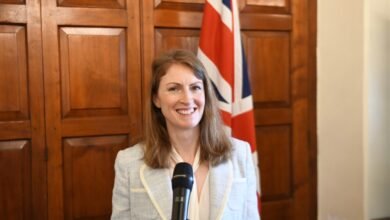 السفيرة البريطانية