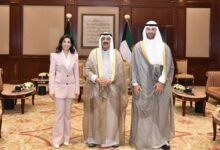 سمو الامير مع وزيرة الأشغال ومدير عام مؤسسة الموانئ