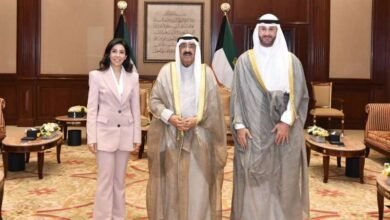 سمو الامير مع وزيرة الأشغال ومدير عام مؤسسة الموانئ