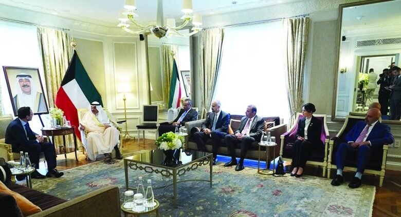 ولي العهد اثناء اجتماعه مع ممثلي الشركات الامريكية