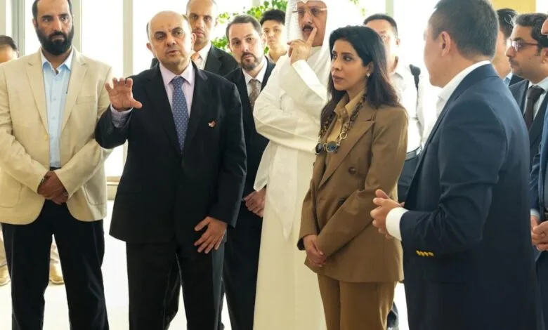 وزيرة الاشغال اثناء زيارتها لتعزيز الشراكة بين الكويت والصين