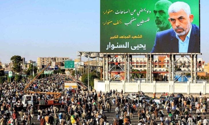 لافتات تحمل صورة الشهيد يحيى السنوار