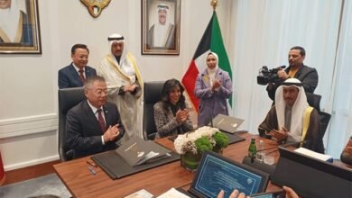 اثناء توقيع عقد ميناء مبارك الكبير